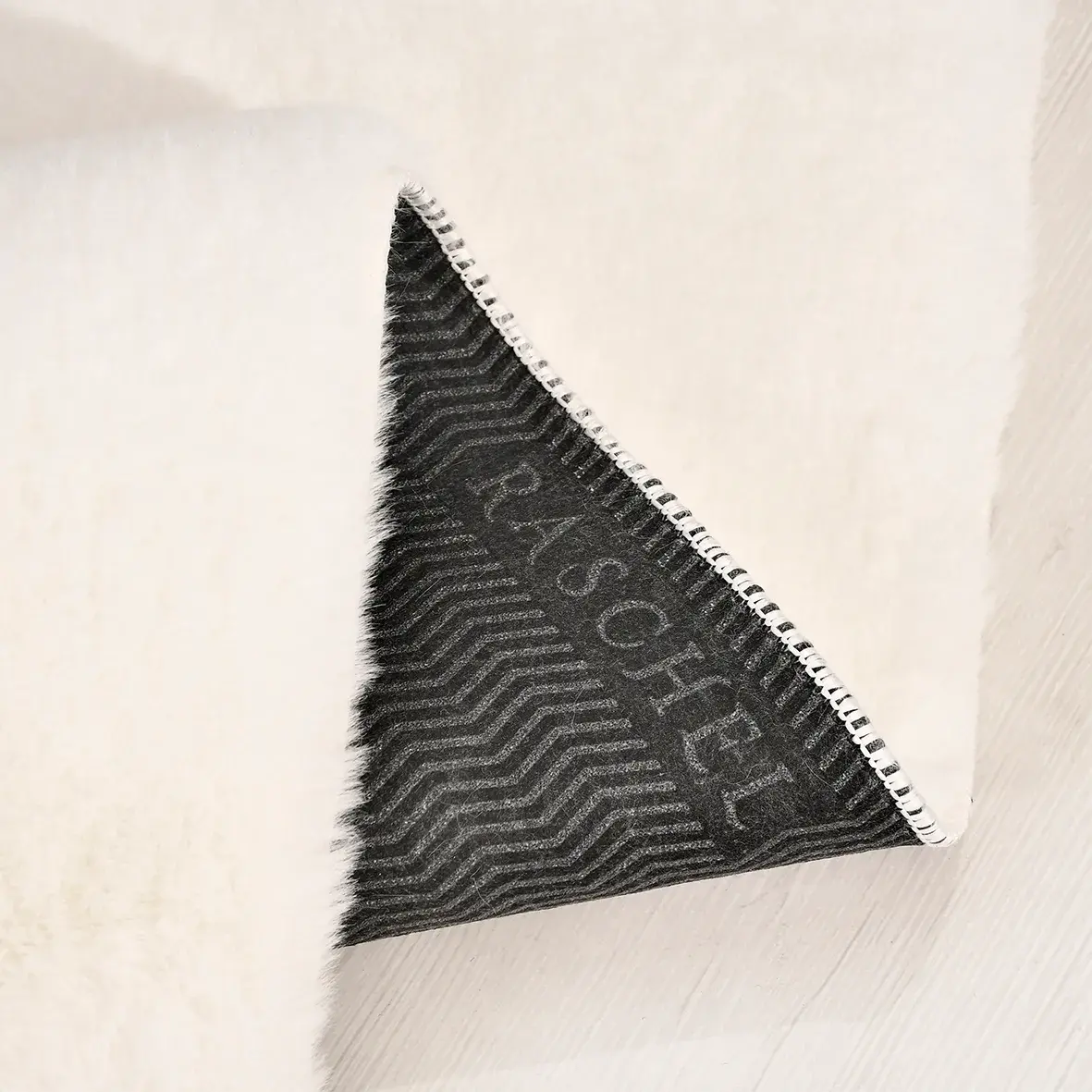 9029 01 BEYAZ - POLYESTER PELUŞ