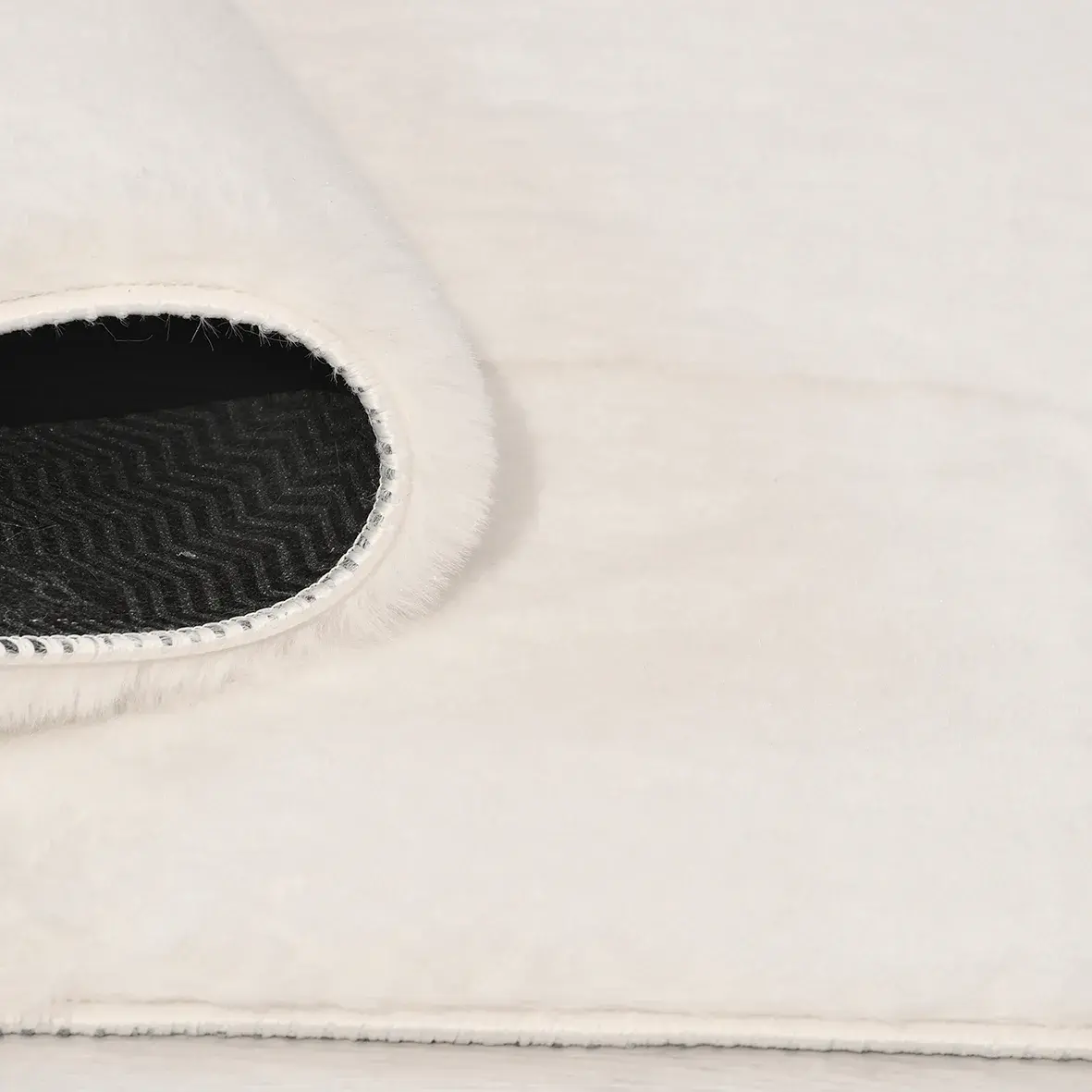 9029 01 BEYAZ - POLYESTER PELUŞ